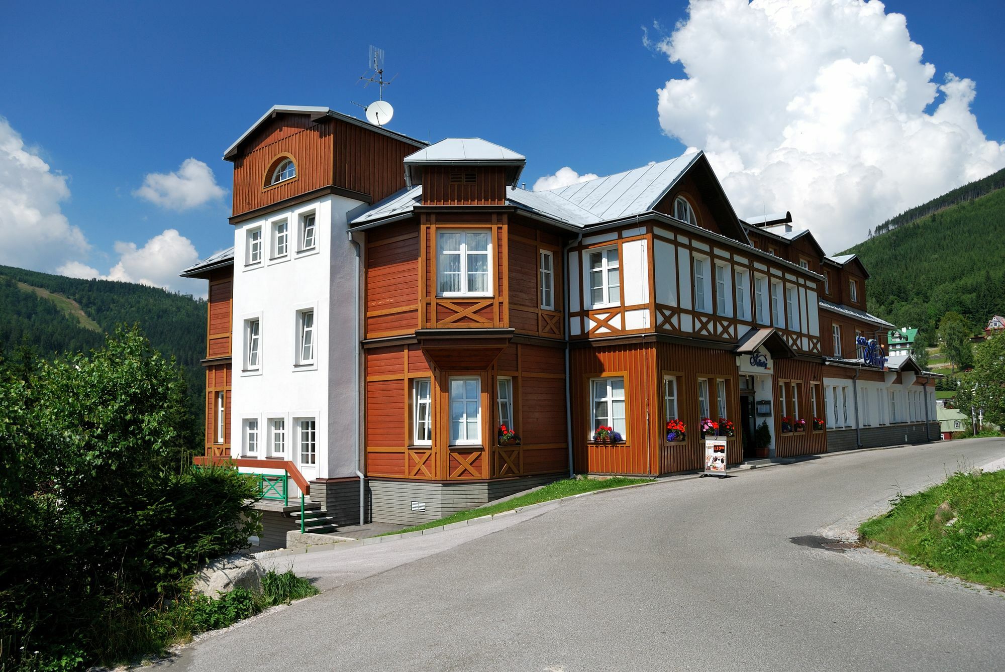 Hotel Snezka Špindlerŭv Mlýn Extérieur photo