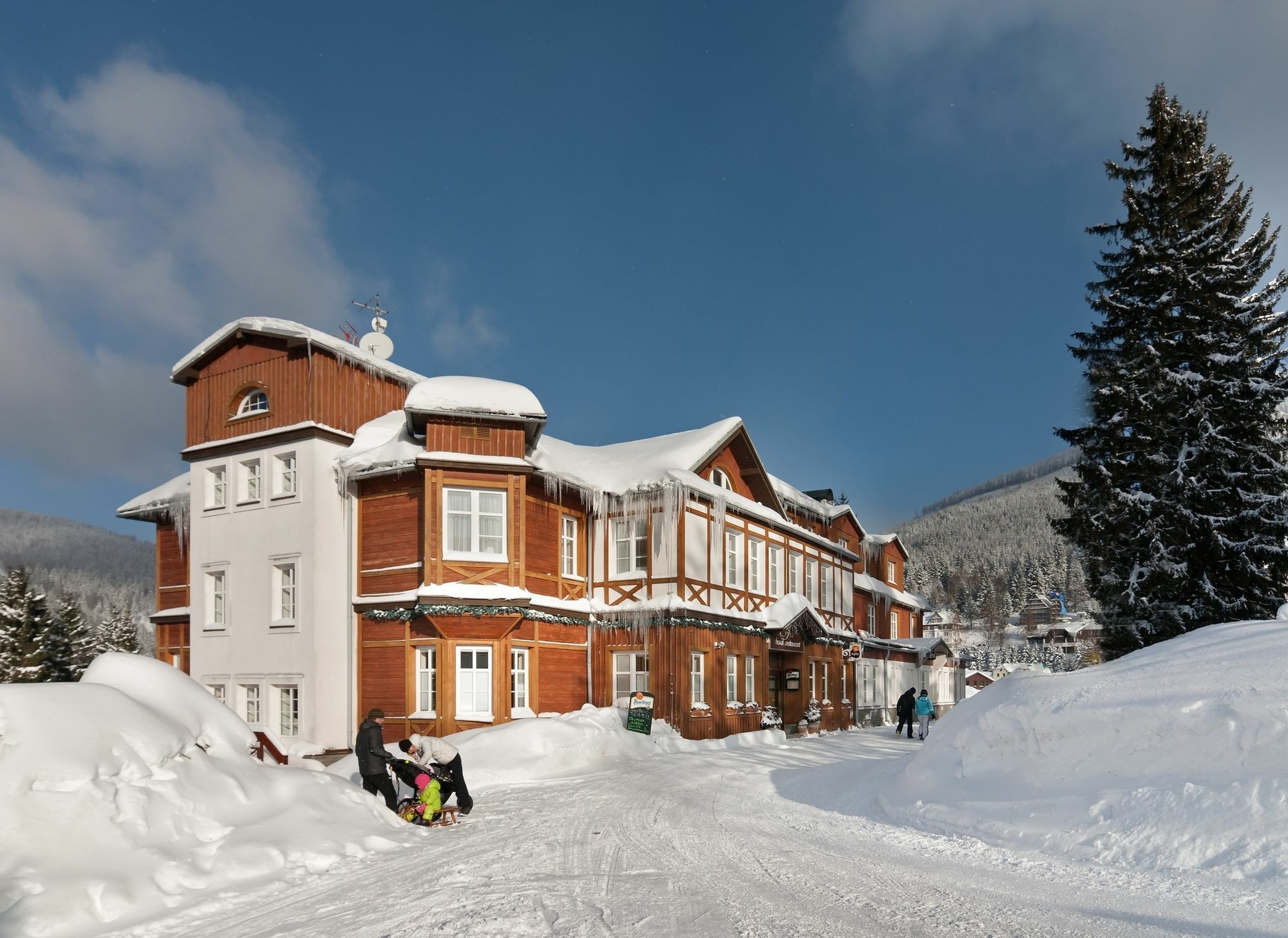 Hotel Snezka Špindlerŭv Mlýn Extérieur photo